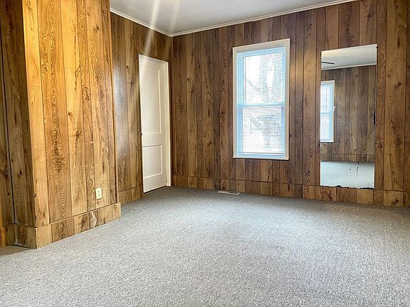 4th image of 835 Arch St