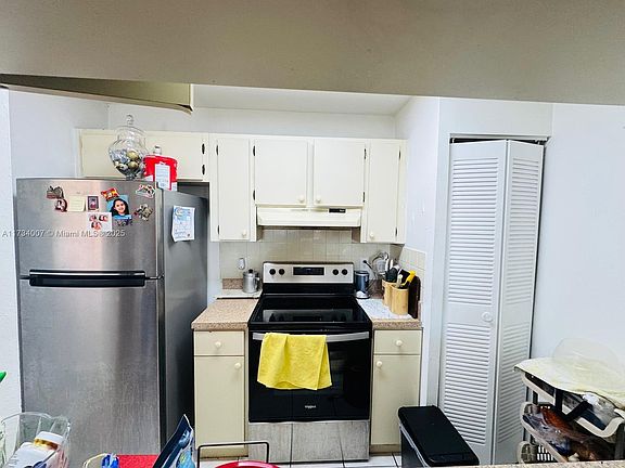4th image of 6520 W 27th Ct #5522