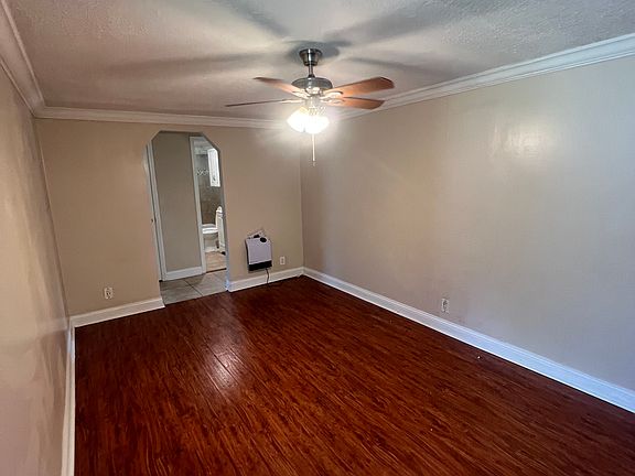 4th image of 2656 W 25th St