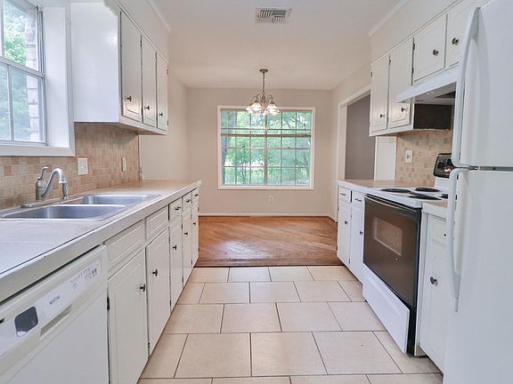 3rd image of 1404 Tara Ct