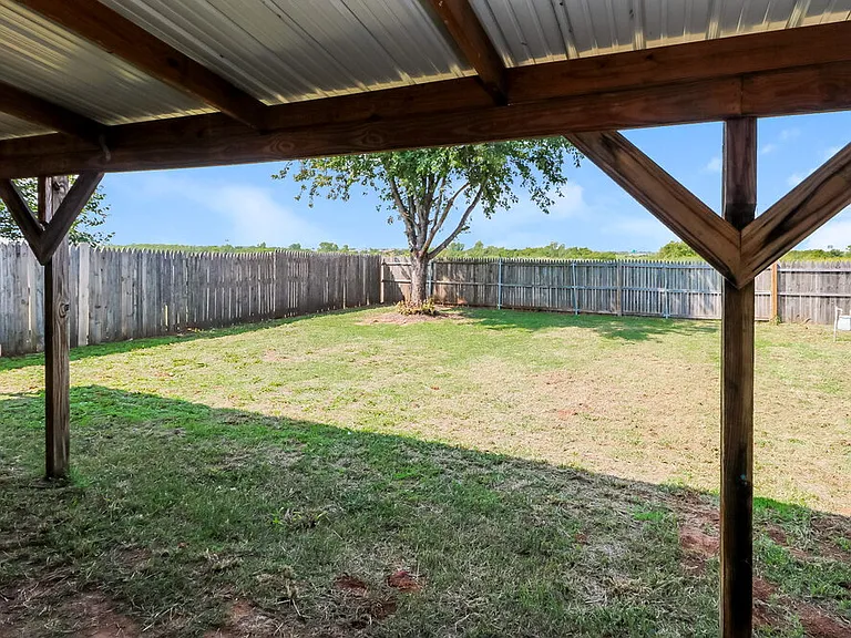 1101 Edinburg Dr — Photo 15