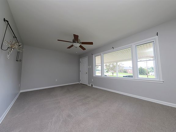 3rd image of 116 S Hillcrest Dr