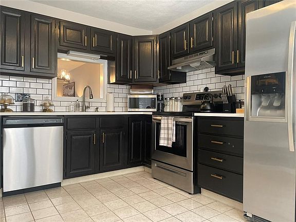2nd image of 38 Trellis Dr