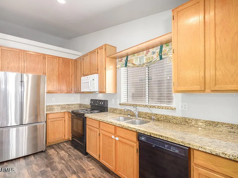 1924 E Sharon Dr — Photo 15