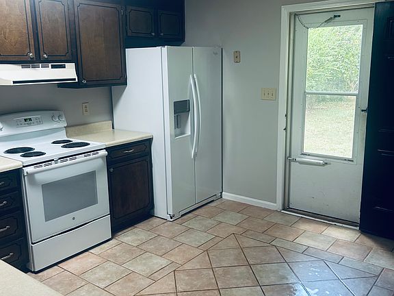 3rd image of 1418 Sharon Dr