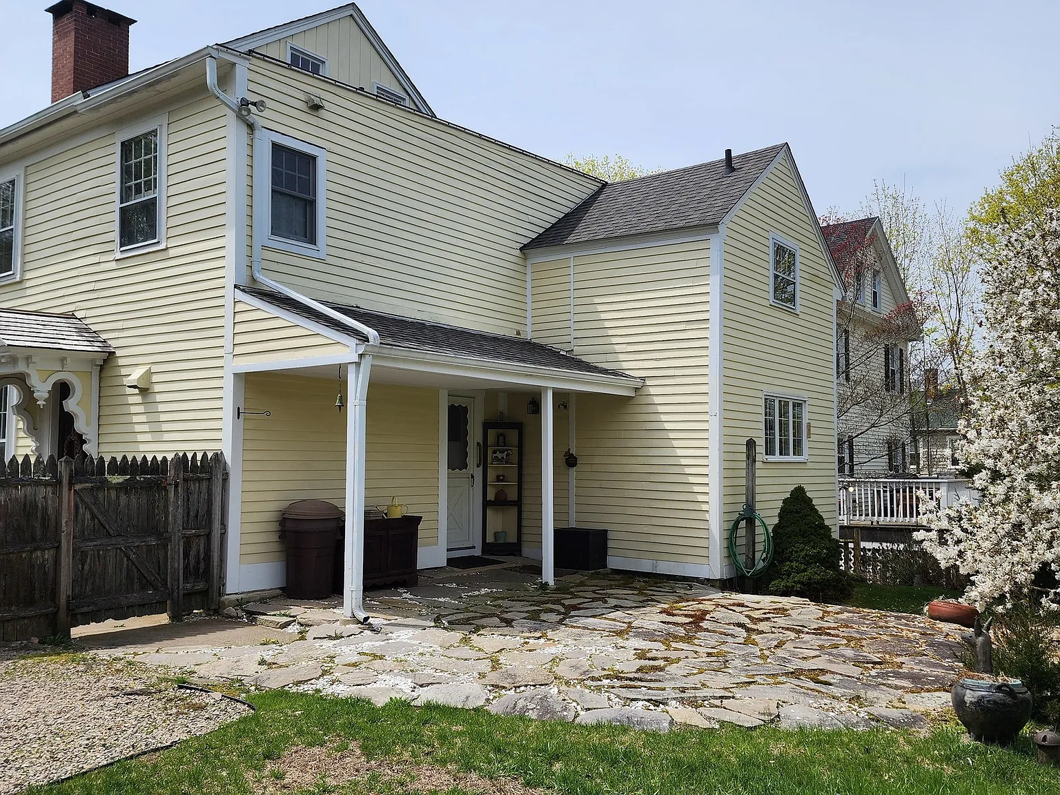 3 bed, 2.0 bath, 2129 sqft, $4,200 — Photo 1