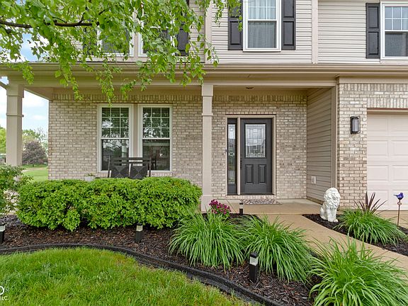 2nd image of 6822 Woodford Ln