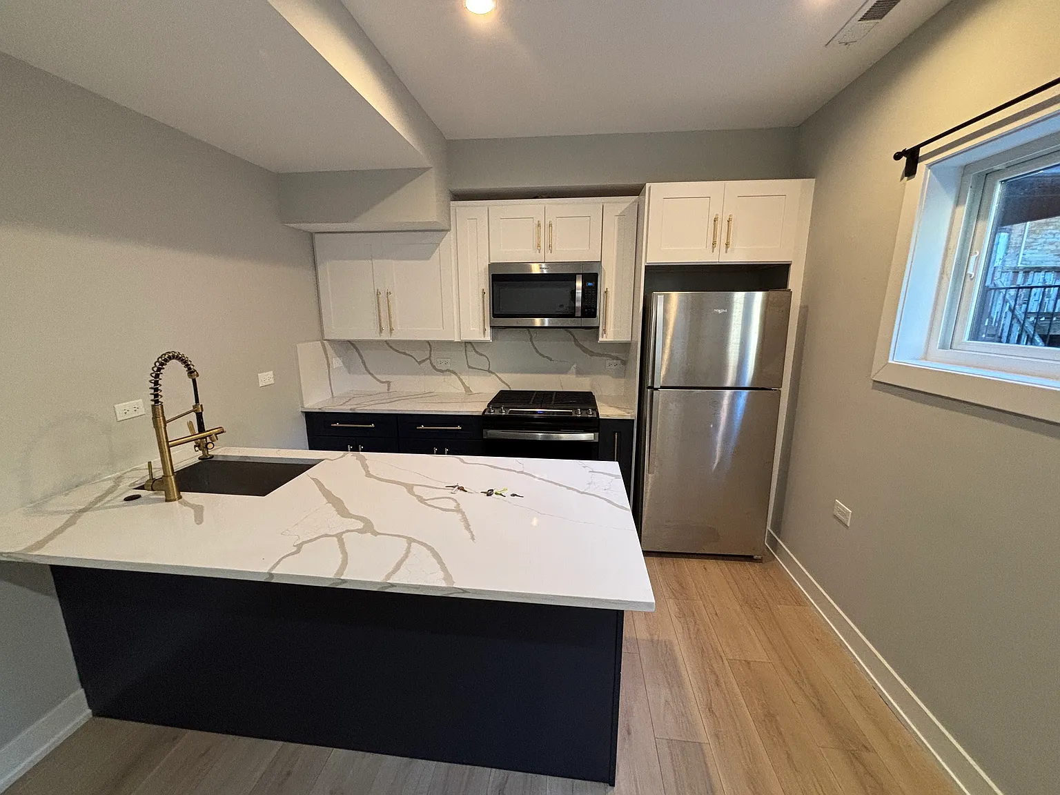 2818 W Fletcher St #Ch photo 1