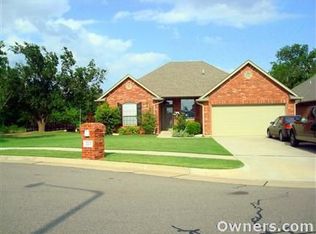 3100 Nighthawk Ln, Moore, OK 73160