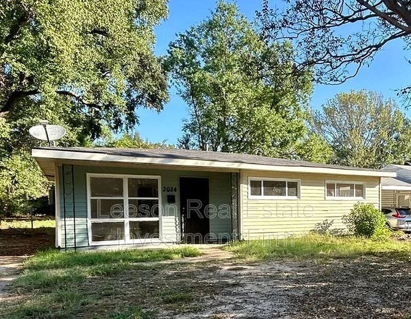 3 bed, 1.0 bath, 1042 sqft, $795 — Photo 1