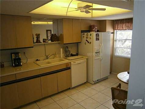 3rd image of 905 Country Club Cir
