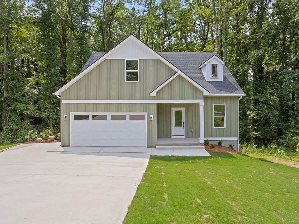 1st image of 8 Pinewood Dr