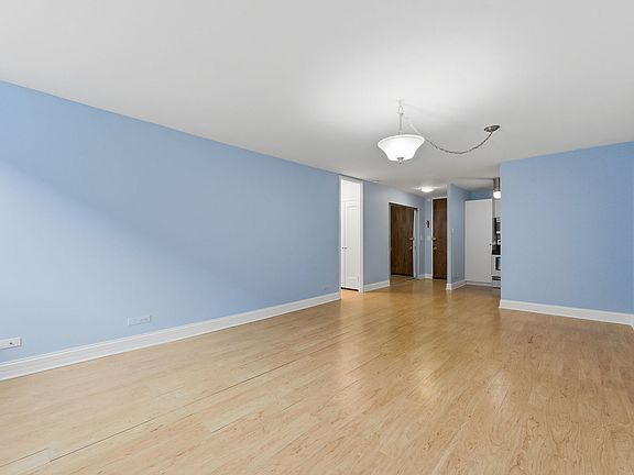 3rd image of 720 W Gordon Ter APT 3B