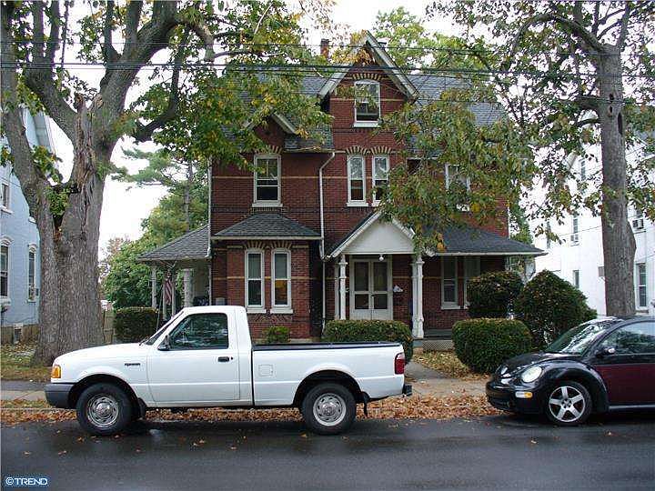 2nd image of 539 Main St