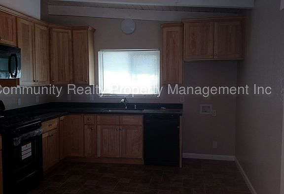 3rd image of 675 Overhill Dr