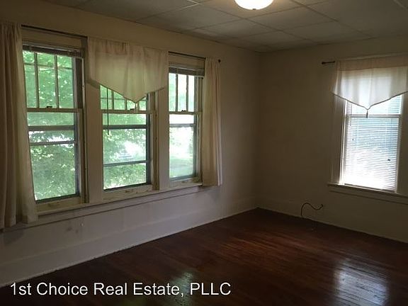 2nd image of 122 E Elm St #12