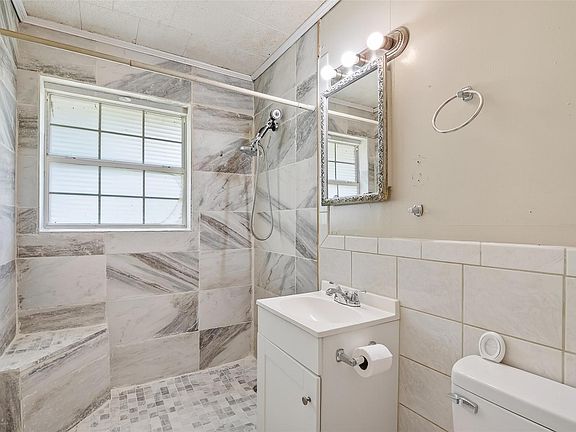 2nd image of 602 Parkway St
