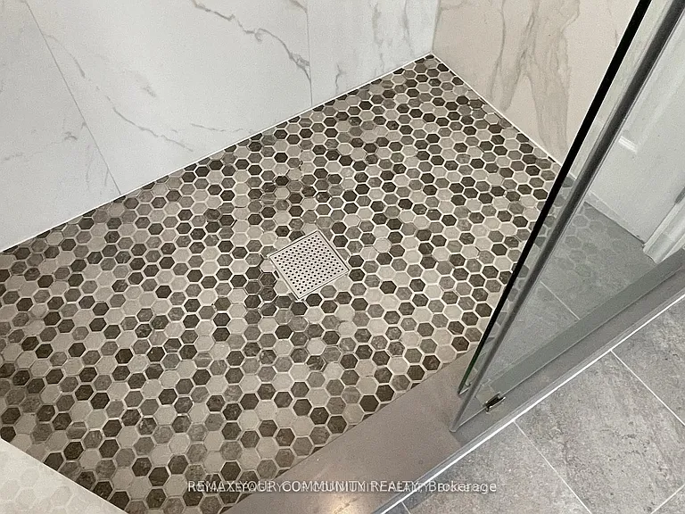 52 Four Seasons Cres — Photo 27