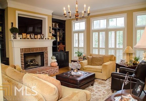 2nd image of 160 Highgrove Dr #198