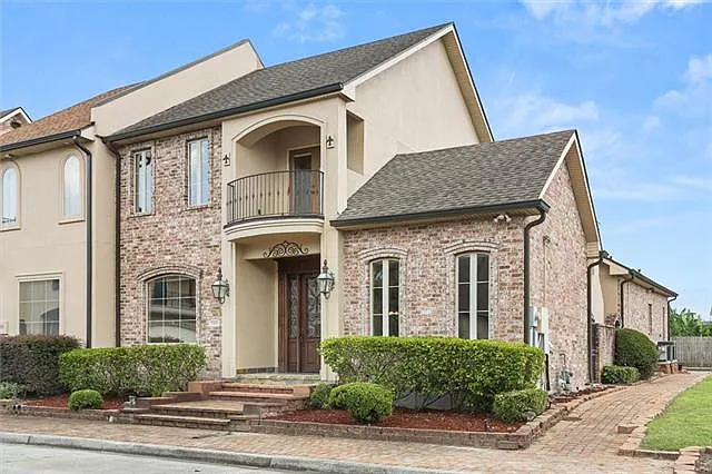 3 bed, 4.0 bath, 2998 sqft, $3,200 — Photo 2