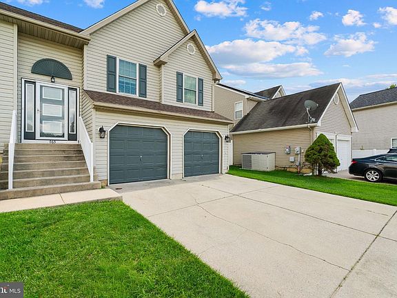 3rd image of 765 Elmhurst Pl