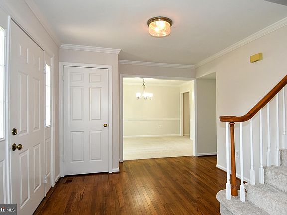 3rd image of 8615 Woodbine Ln