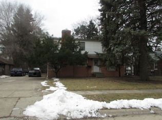 8426 Superior Ave, Center Line, MI 48015