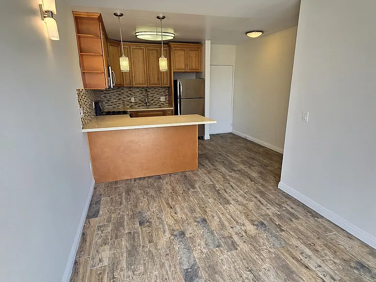 2518 W 5th st — Photo 14