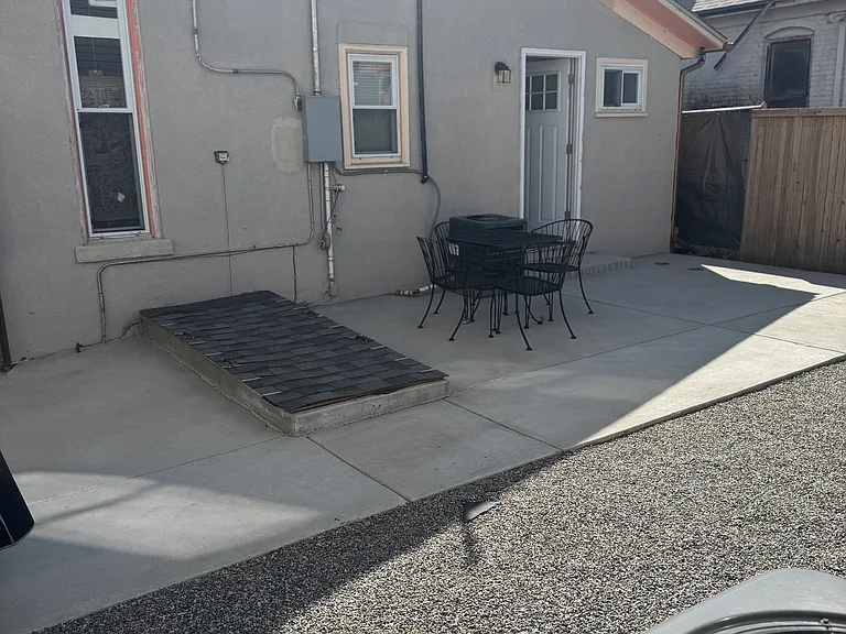 2517 Curtis St — Photo 15