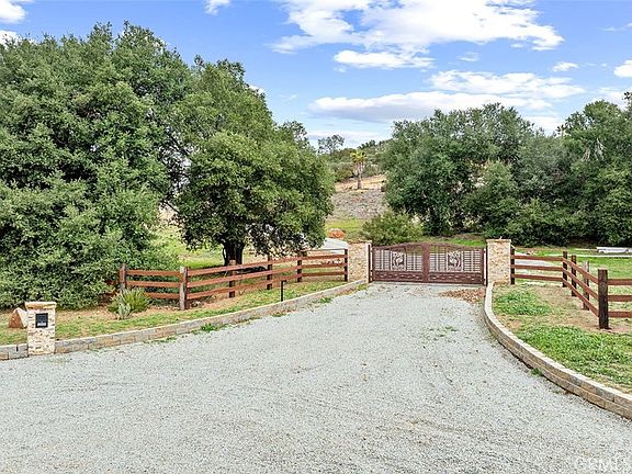 3rd image of 39948 Avenida La Cresta Lot 16
