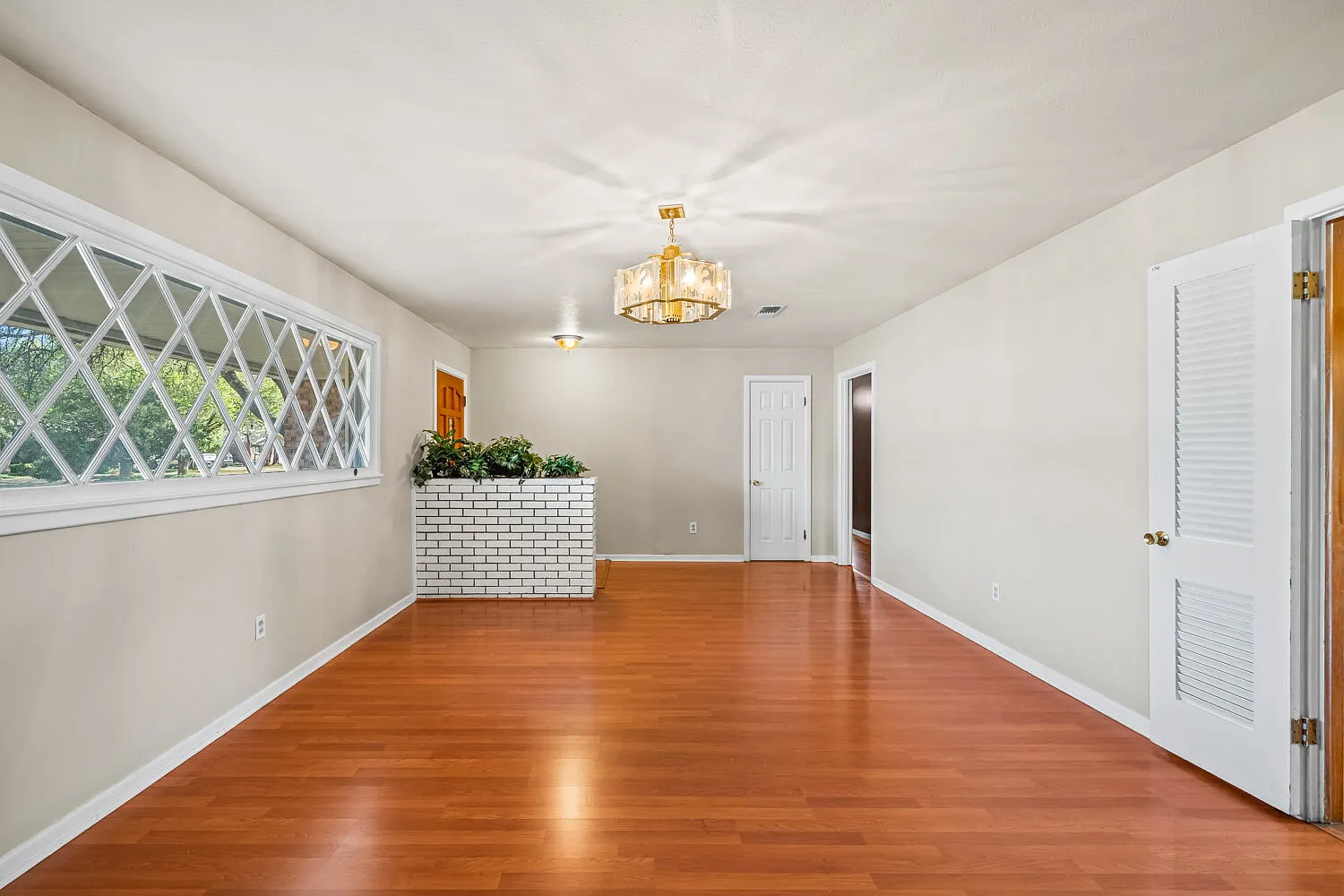 3 bed, 2.0 bath, 2224 sqft, $1,895 — Photo 3