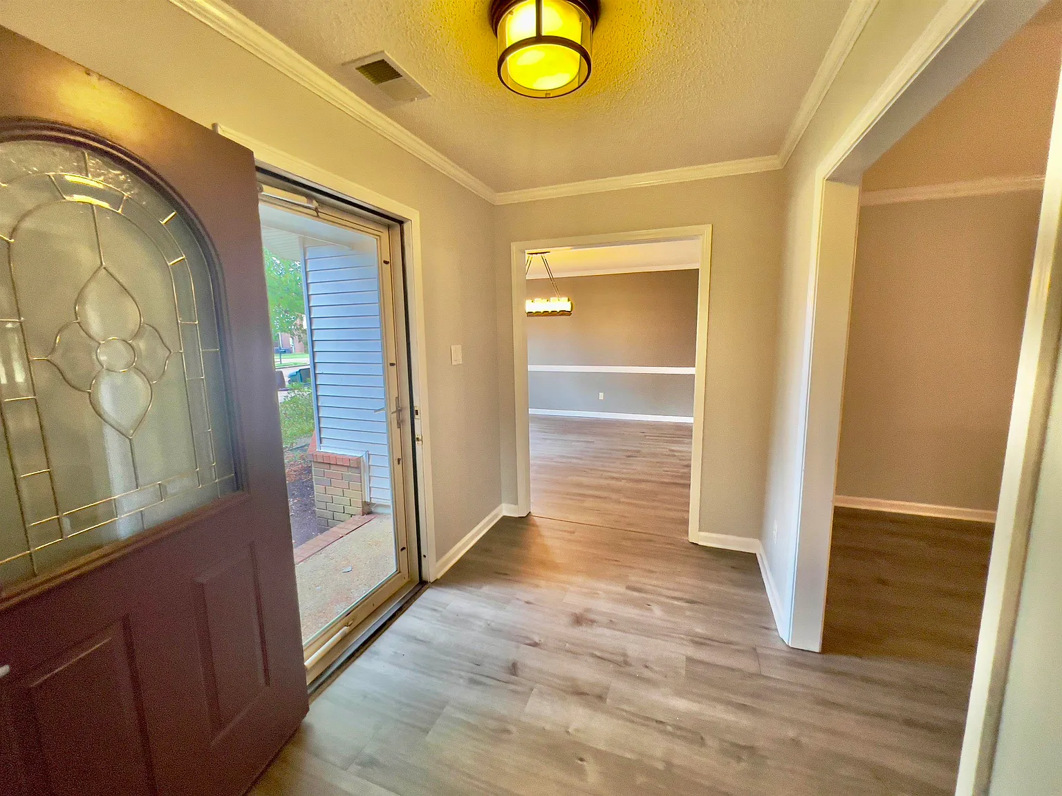 3 bed, 2.0 bath, 1996 sqft, $2,350 — Photo 4