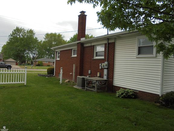 3rd image of 18138 22 Mile Rd