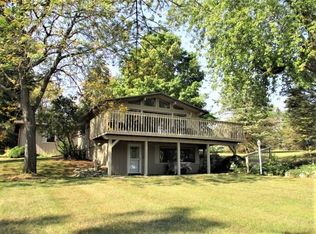 555 Baintree Rd, Davis, IL 61019