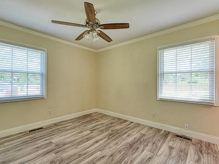 311 Pioneer Pl — Photo 17