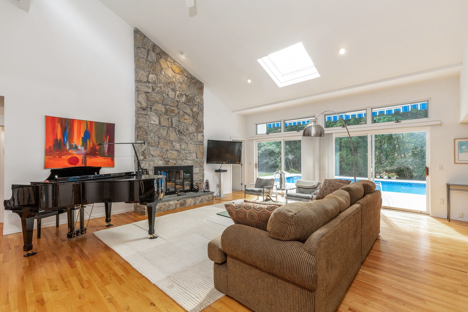  Living Room w floor to ceiling fireplace