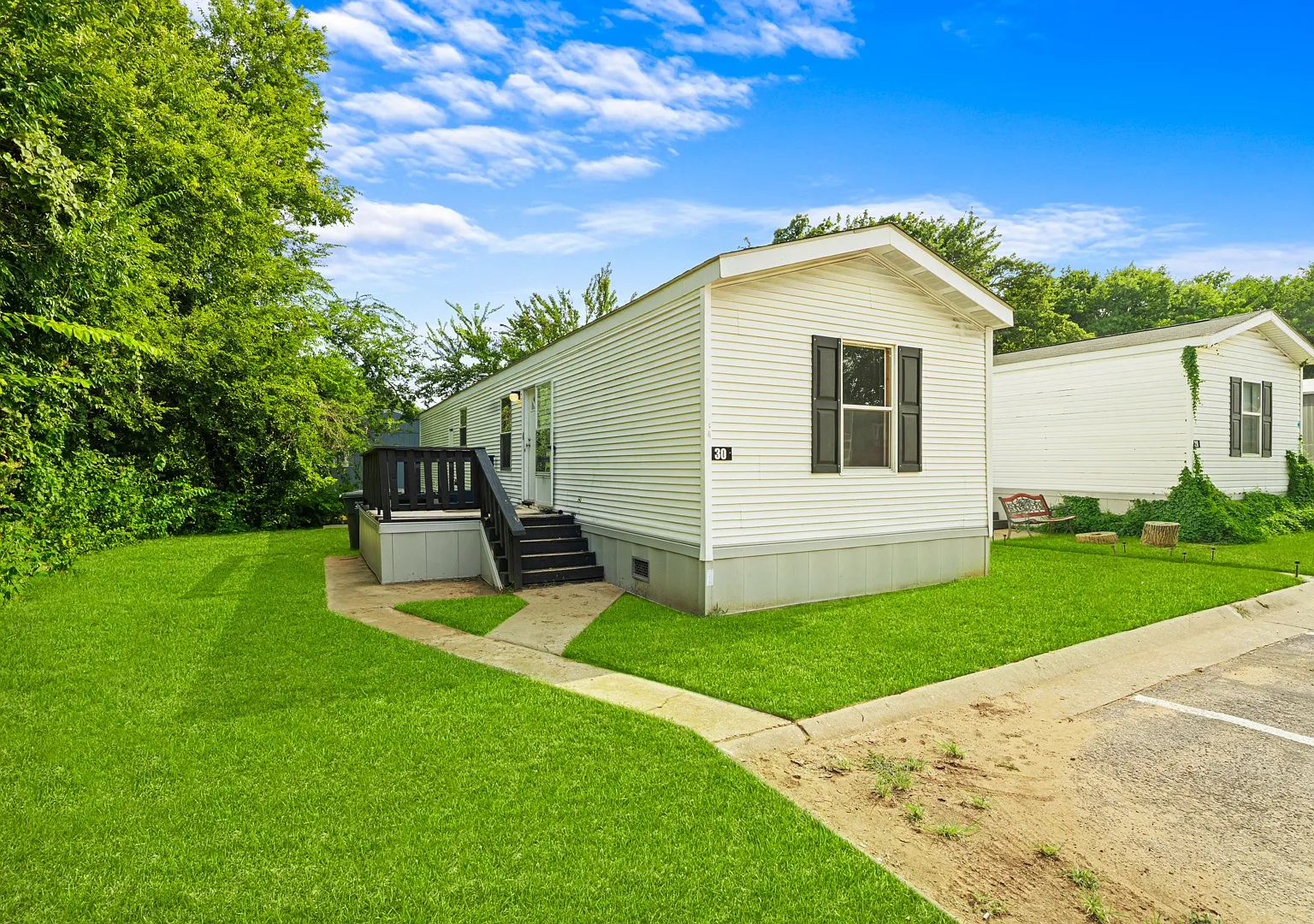 3 bed, 875 sqft, $1,000 — Photo 1