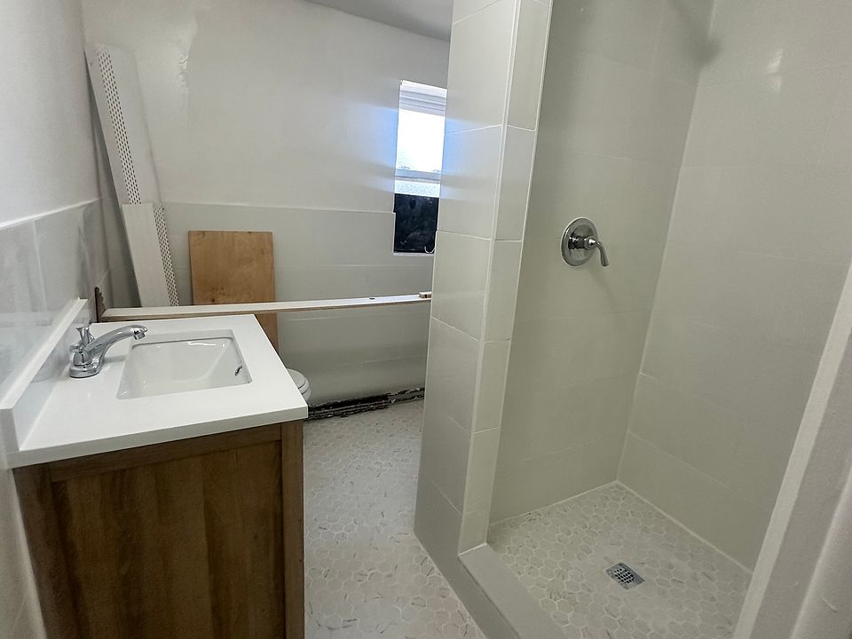 1st image of 134 Cox Ave Floor 1
