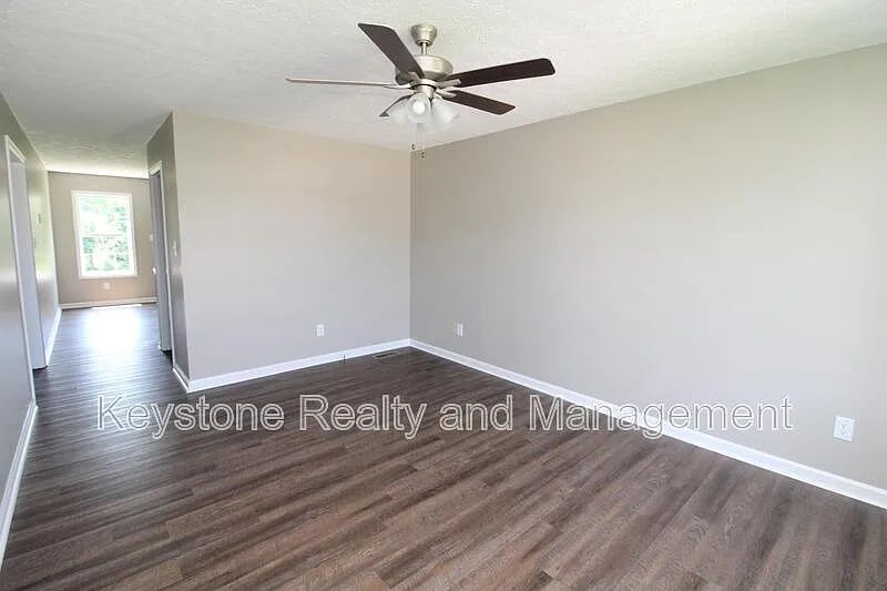 2 bed, 1.5 bath, 846 sqft, $895 — Photo 2