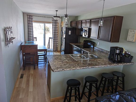 5th image of 9524 Grand Oaks Dr NE