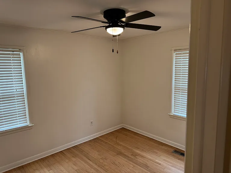 331 W Hurd St — Photo 1
