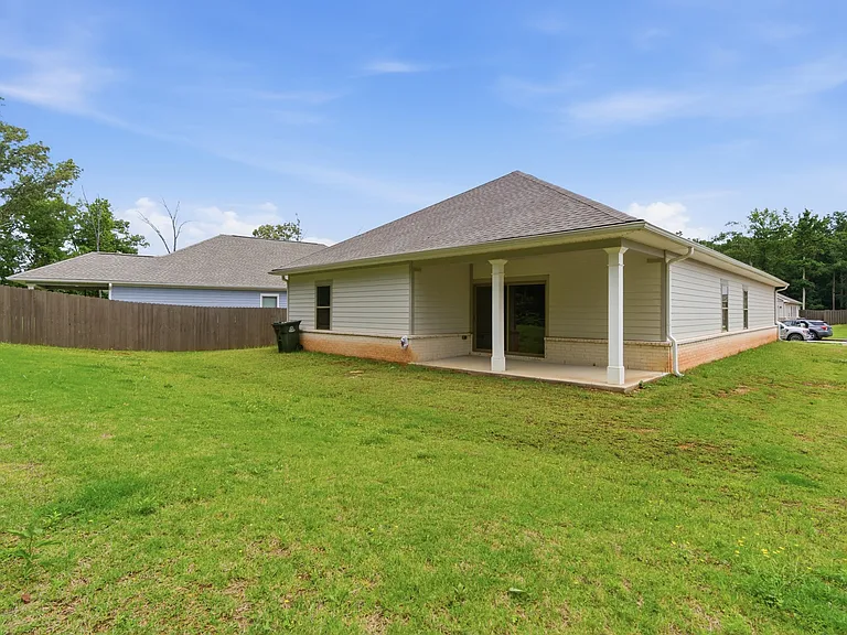 15007 Greenleaf Dr — Photo 15