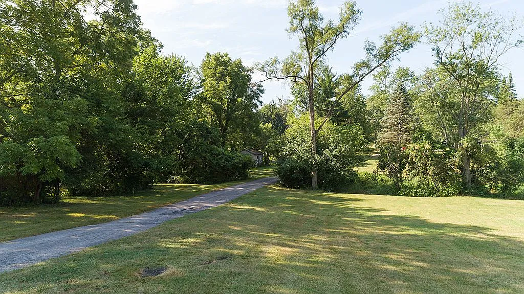 1N312 Bloomingdale Rd photo 1