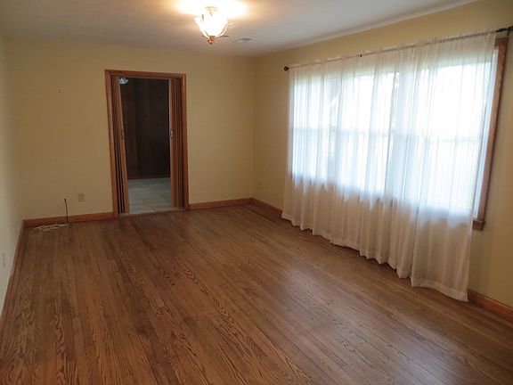 4th image of 610 Vienna Ave