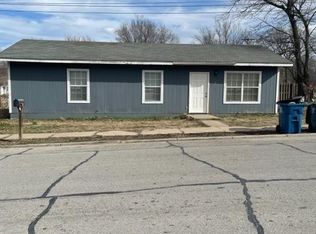 217 N Pine St, Carterville, MO 64835