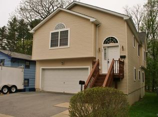 46 Commonwealth Ave, Middletown, NY 10940