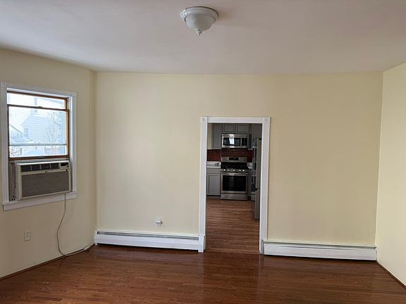 5th image of 7 Sturdevant St
