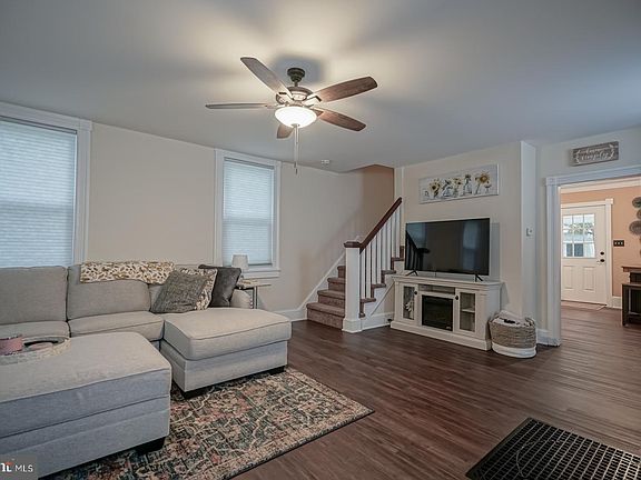 4th image of 32 Pressey St