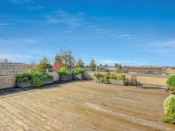 3rd image of 1370 University Ave Unit 302