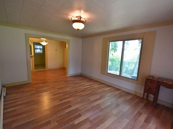 2nd image of 640 E Live Oak St